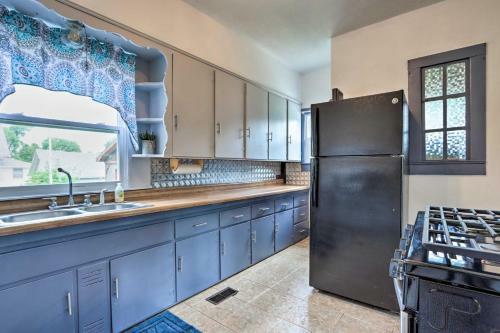 Classy Home With Enclosed Sunroom, Walk To Town