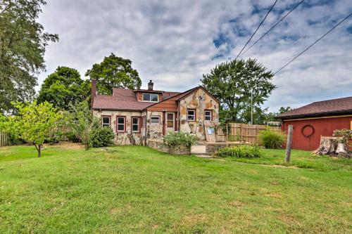 Classy Home With Enclosed Sunroom, Walk To Town