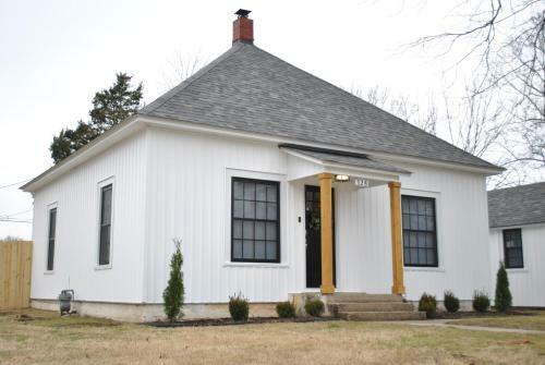 Black And White Cottage; Simple Yet Stunning.
