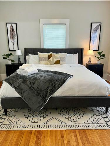 Black And White Cottage; Simple Yet Stunning.