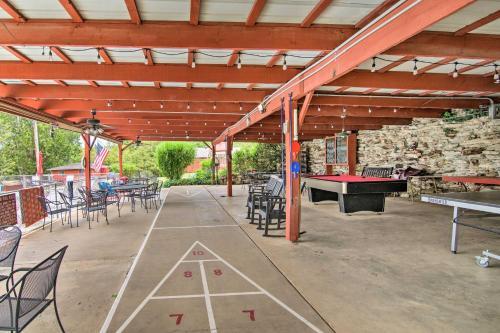 Classic Cabin On Table Rock Lake, Pool Access