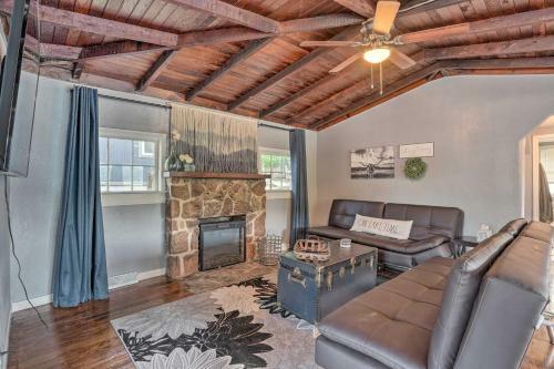 Lakeside Cottage With Patio About 11 Mi To Branson!