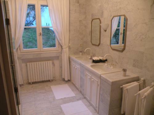 Hostal Champagne