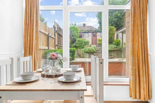 Spacious 4 Bedroom House Located Near Bhx & Nec