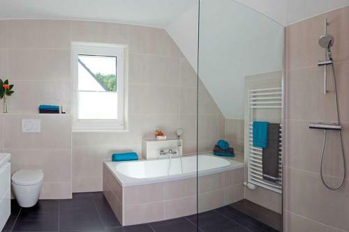 Villa Ferienhaus Alt Sallenthin 10 B, "sonne"