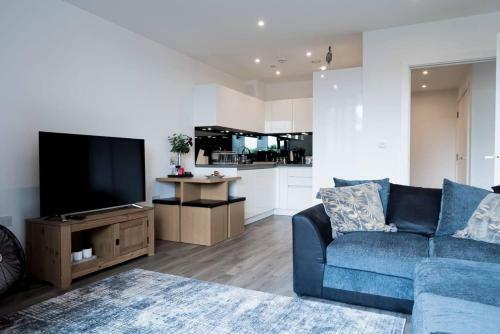 1-bed Apartment In Staines Parking And Balcony