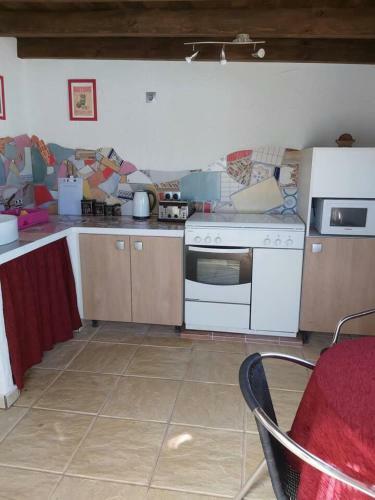 2-bed Villa With Pool Garden & Parking Near Seron