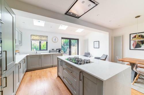 Villa Luxury House W/parking Nr Harry Potter & Train St