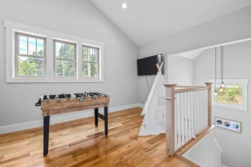 Black Mountain Cottage W/ Hot Tub!