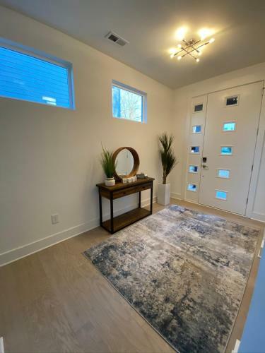 Entire Home Close To Boa Stadium & City