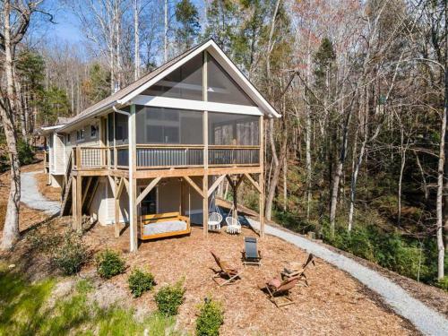 Lakeview Oasis- Pet Friendly W/ Hot Tub & Beach!