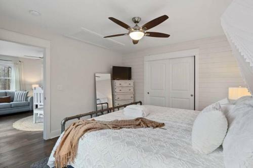 Lakeview Oasis- Pet Friendly W/ Hot Tub & Beach!