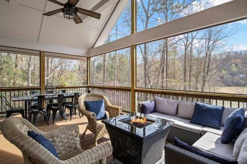 Lakeview Oasis- Pet Friendly W/ Hot Tub & Beach!