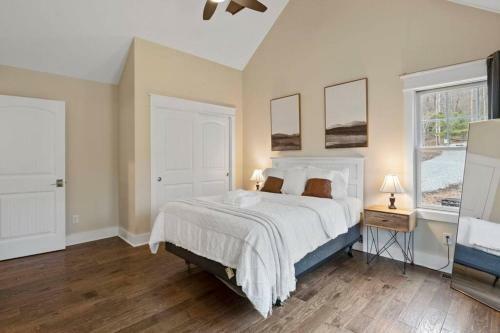 Lakeview Oasis- Pet Friendly W/ Hot Tub & Beach!