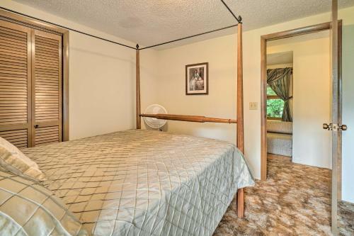 Pet-friendly Robbinsville Home, 2 Mi To Lake!