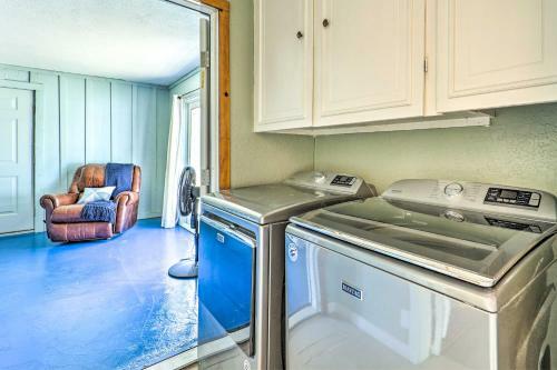Lochview Lodge Idyllic Farmhouse In Grove!