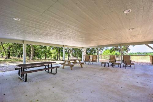 Lochview Lodge Idyllic Farmhouse In Grove!