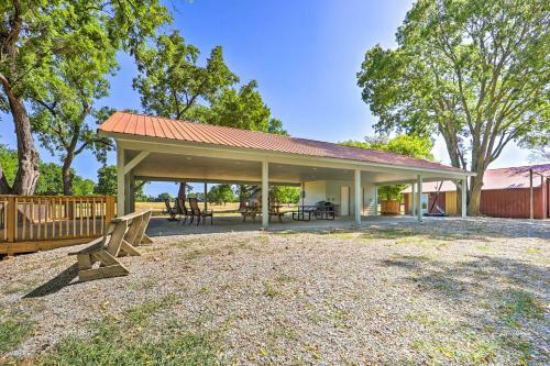 Lochview Lodge Idyllic Farmhouse In Grove!