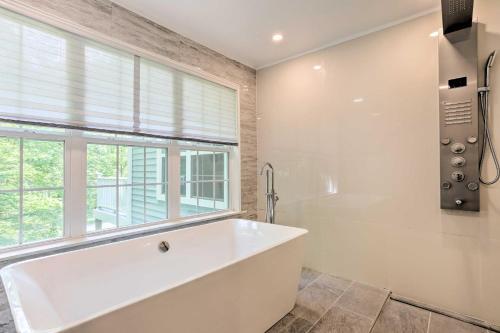 All-encompassing Cobalt Cottage With Game Room!