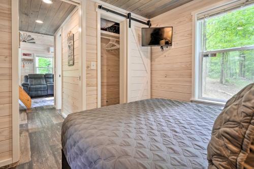 Cozy Chattanooga Cottage With Paddleboat, Pond!
