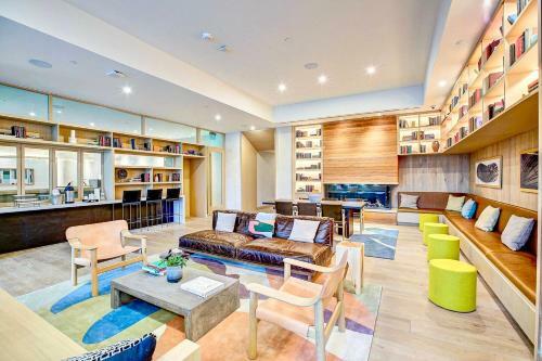 Apartamento New! Luxury Downtown Austin Rainey St. Lake View!