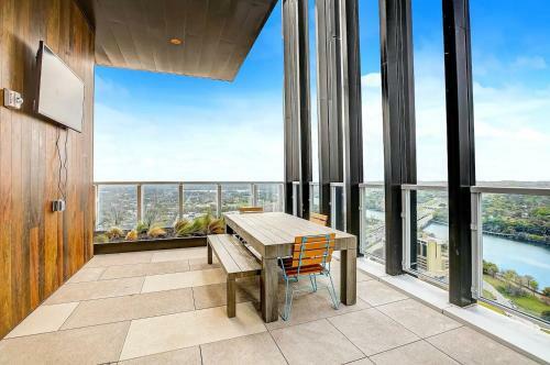 Apartamento New! Luxury Downtown Austin Rainey St. Lake View!