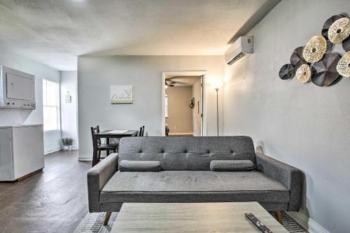 Cozy Dallas Getaway Near Dining And Attractions