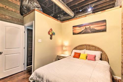 Apartamento Rustic Galveston Condo - 2 Mi To The Beach!