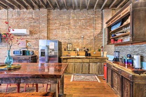 Apartamento Rustic Galveston Condo - 2 Mi To The Beach!