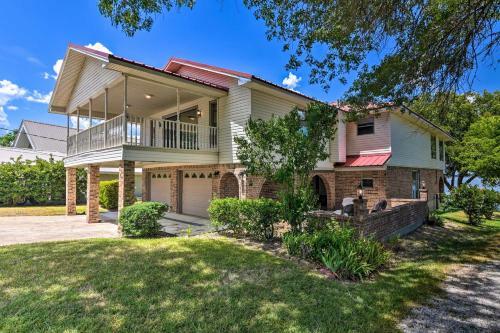 Lakefront Livingston Retreat With Fire Pits!