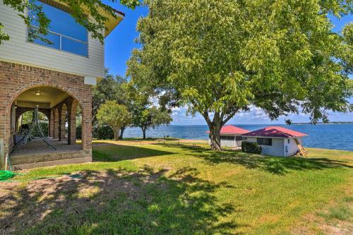 Lakefront Livingston Retreat With Fire Pits!