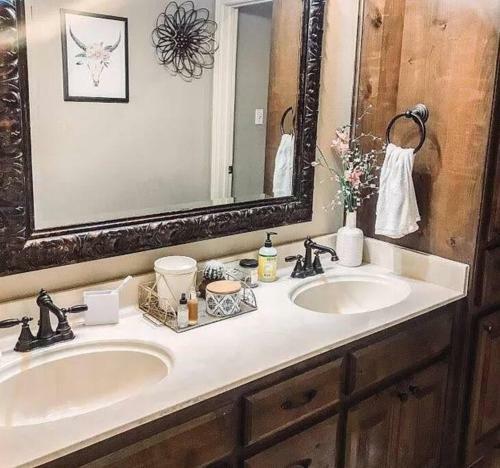 New Listing By Superhost! Walk To Texas Tech!