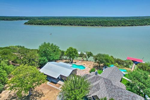 Spacious Palo Pinto Home Private Dock And Pool