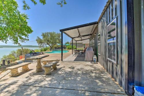 Spacious Palo Pinto Home Private Dock And Pool