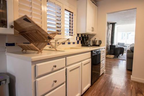 Woodside 2 Bedroom Private Home By Lespri Property Management