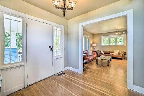 Bellevue Craftsman Home With Deck And Fire Pit!