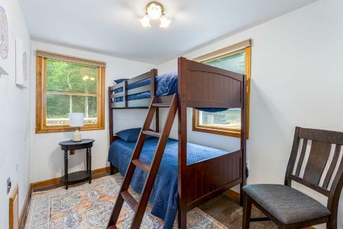 Lakefront Cottage W Fire Pit Grill Wifi & Deck