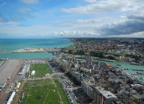 Maison Calme - Proche Plage - Terrasse Privative & Parking Gratuit