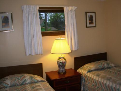 Motel Red Carpet Inn On The Lake
