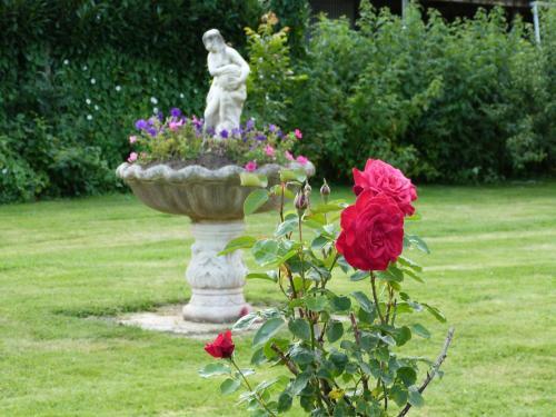 G�te Et Relais Equestre De Marie