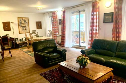 Apartamento 100 M With Parking And Balcony In The Hypercenter