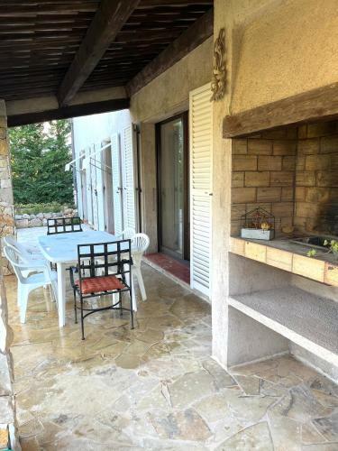 Charmante Villa Proven�ale Hauts De Vaugrenier