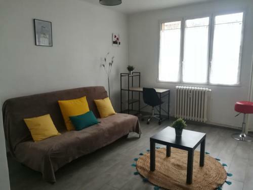 Apartamento Studio * Proximit� Transport * Parking * Fibre