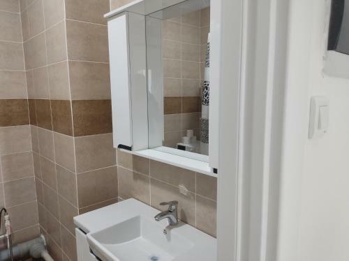 Assalom Apartment 6