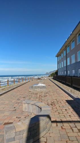 Sailor Jack Oceanfront Motel