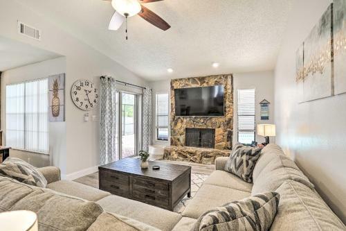 Largo Retreat With Backyard Oasis Walk To Lake