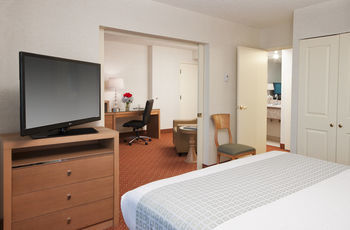 Biltmore Hotel & Suites