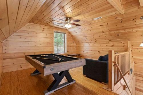 Cabin Near Downtown Avl- Hot Tub- Pet Friendly