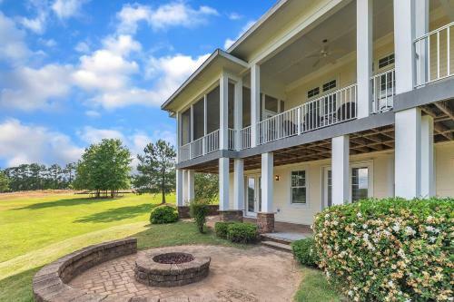 Spacious Home With 4 Master Suites In Quiet Community Home