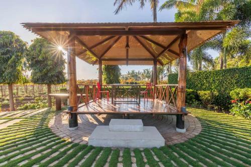Stayvista At Vedanta Farm Villa